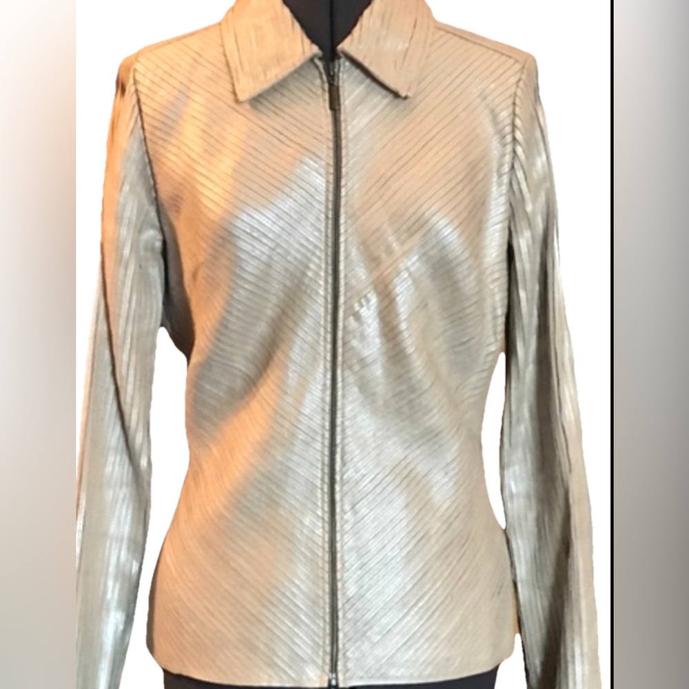 Wilsons Unique Vintage Leather Metallic Cream Colored Leather Jacket Size M